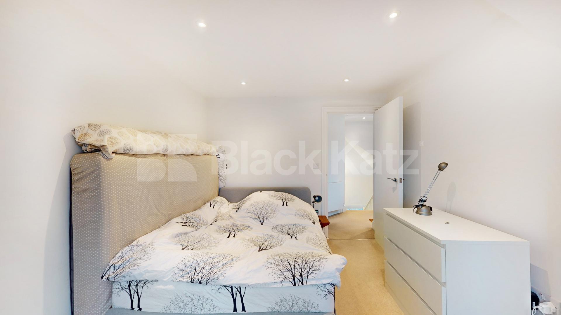 Top Floor One Bedroom Flat with Open Plan Living on Stroud Green Road Stroud Green Road, Finsbury Park